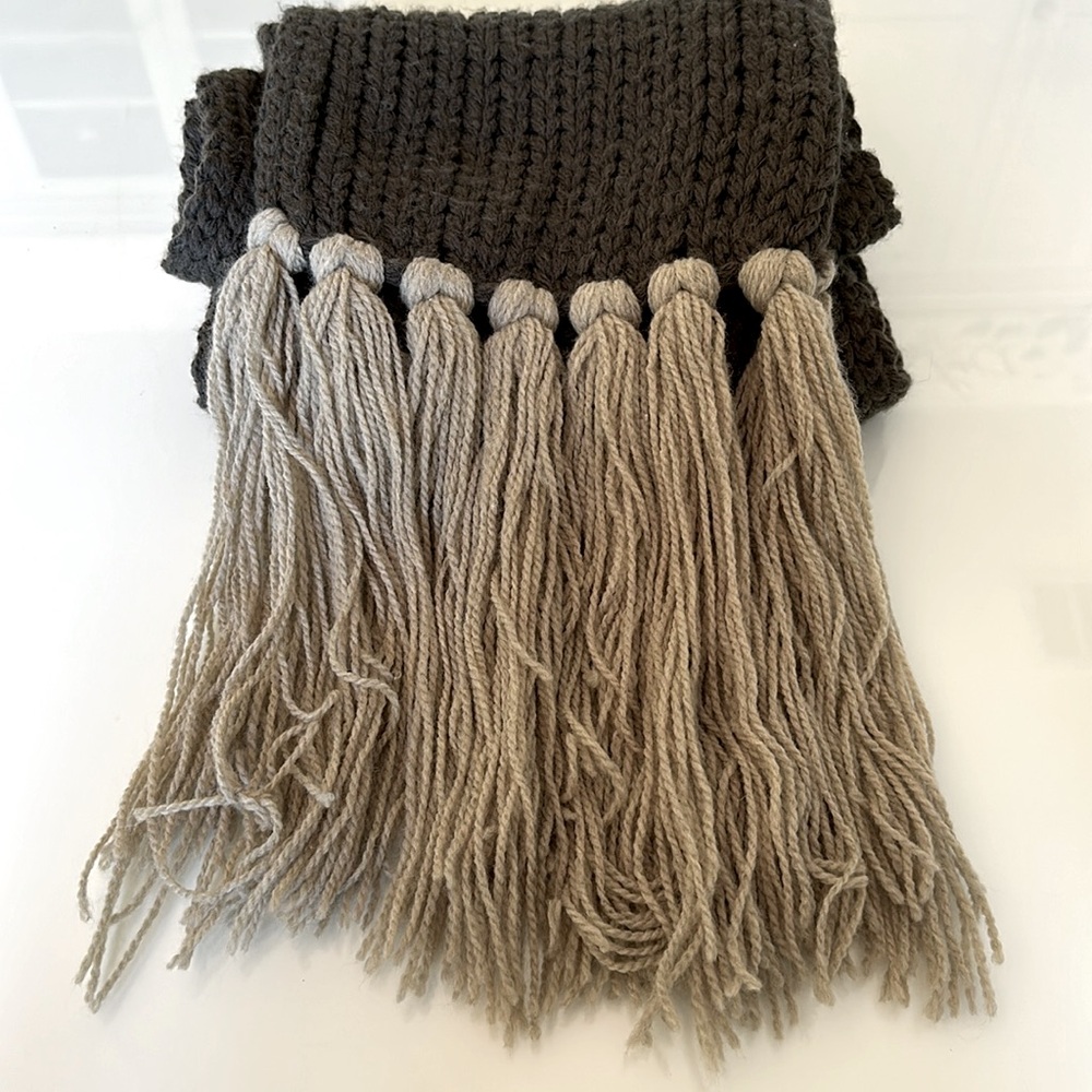 Preowned Men’s Armani Jeans Wool Blend Gray Stretchy Fringe Scarf Made In Italy - Picture 2 of 5